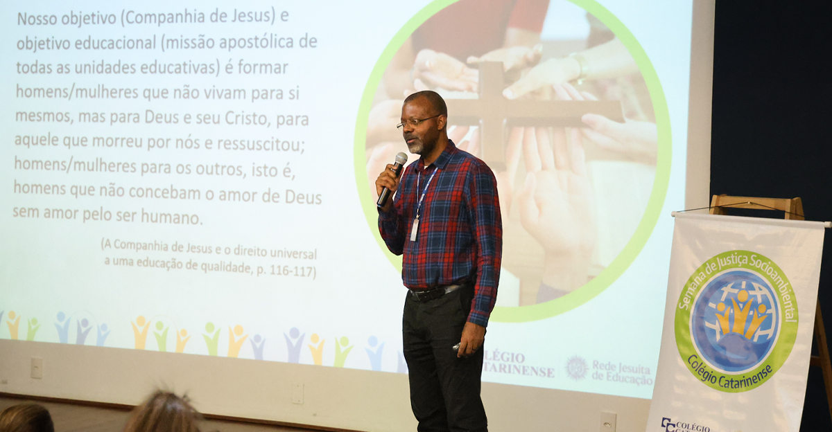 Dia nacional de combate ao bullying e à violência na escola - Colégio Santa  Helena