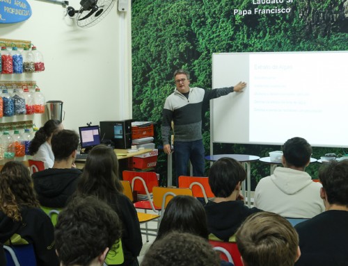 Alunos do Novo Ensino Médio participam de palestra sobre a algicultura e ganham lanche saboroso feito com painço e chá de hibisco