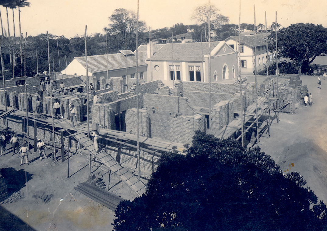 1924 – Construção do edifício principal.jpg