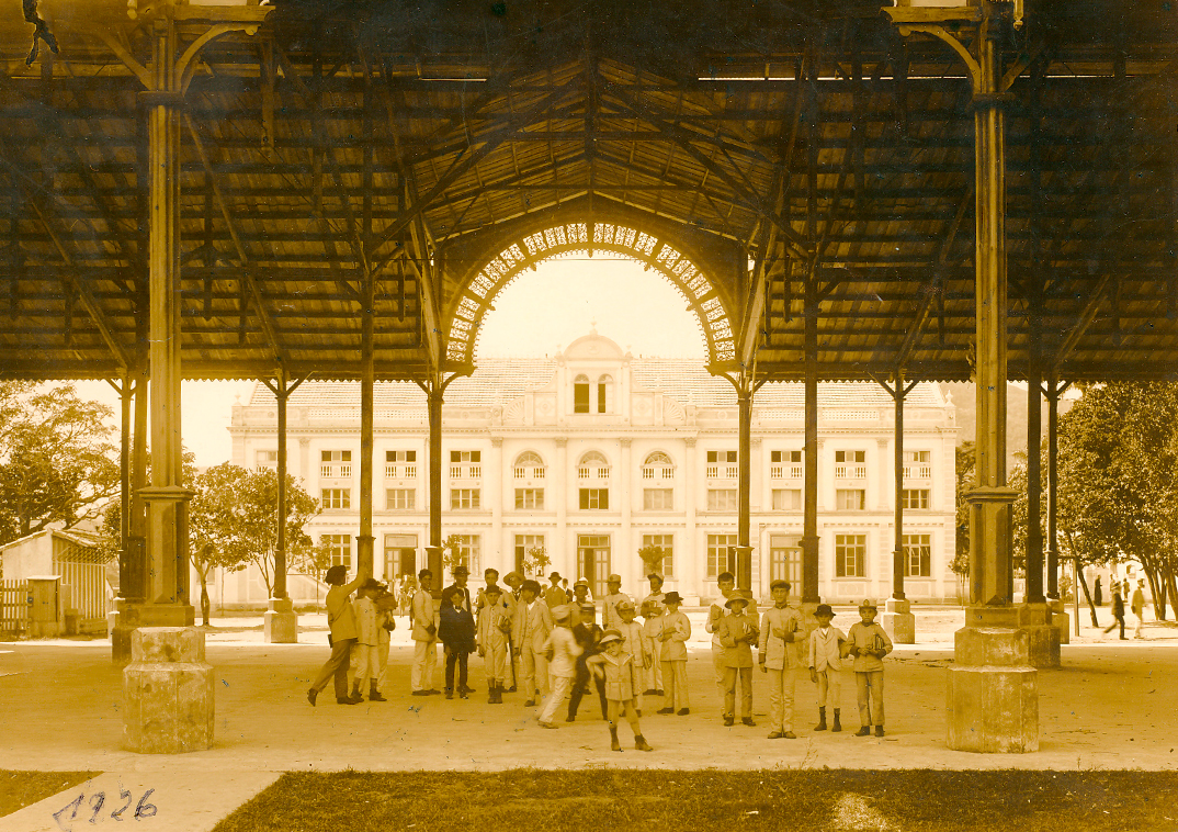1926 – Igreja ao fundo.jpg