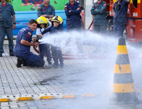 Bombeiros do Quartel Central realizam ação educativa com alunos da Educação Infantil