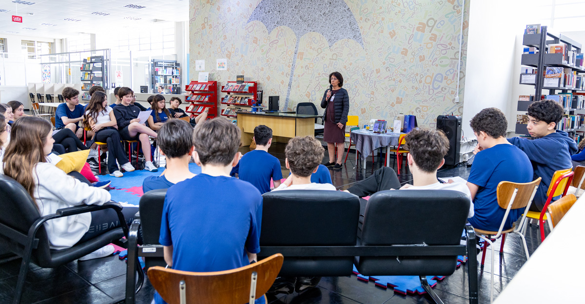 03112025-COLEGIO-CATARINENSE-BATE-PAPO-AUTORA-ELIANA-MARTINS-SITE (12)