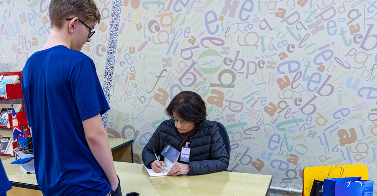 03112025-COLEGIO-CATARINENSE-BATE-PAPO-AUTORA-ELIANA-MARTINS-SITE (19)