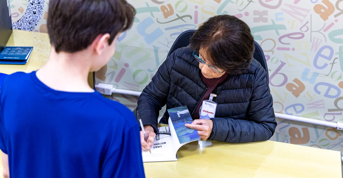 03112025-COLEGIO-CATARINENSE-BATE-PAPO-AUTORA-ELIANA-MARTINS-SITE (20)