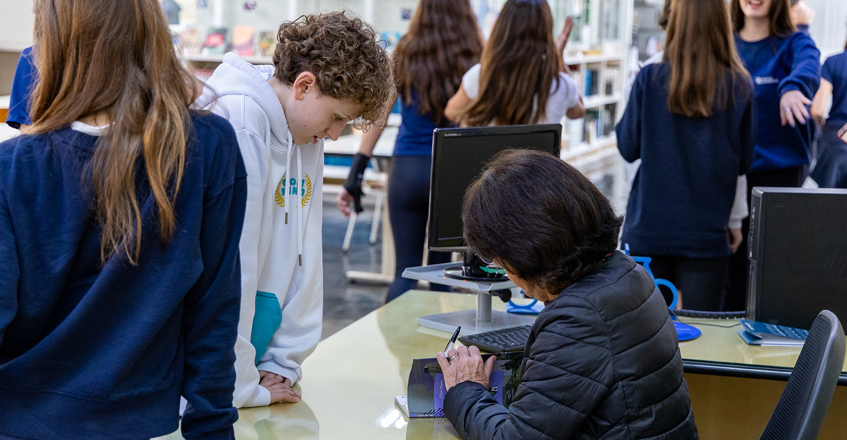 03112025-COLEGIO-CATARINENSE-BATE-PAPO-AUTORA-ELIANA-MARTINS-SITE (7)