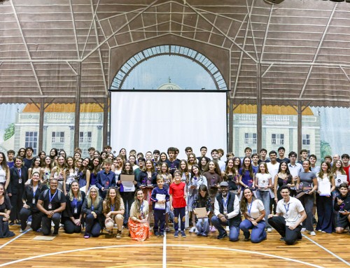 Colégio Catarinense realiza cerimônia de homenagem aos alunos-destaque de 2025