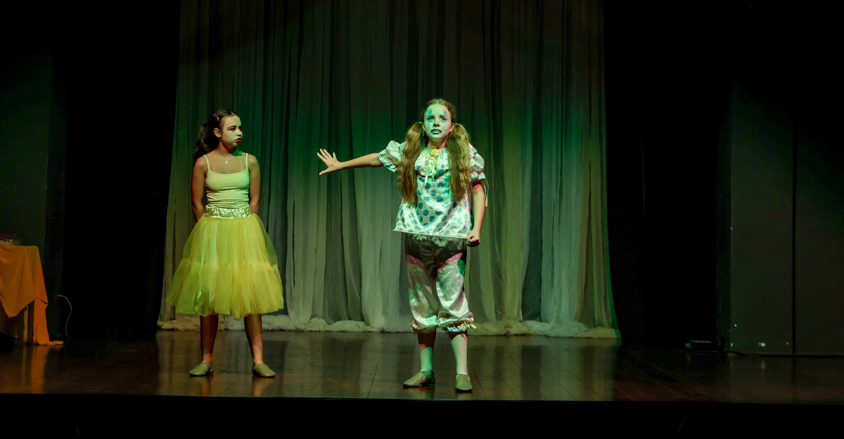 02122025-COLEGIO-CATARINENSE-OFICINA-DE-TEATRO-ENCERRAMENTO-SITE (8)