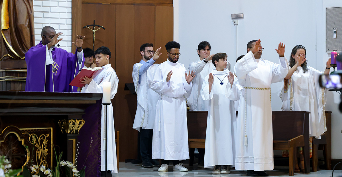 09122025-COLEGIO-CATARINENSE-CELEBRACAO-EUCARISTICA-3-SÉRIES-SITE (25)