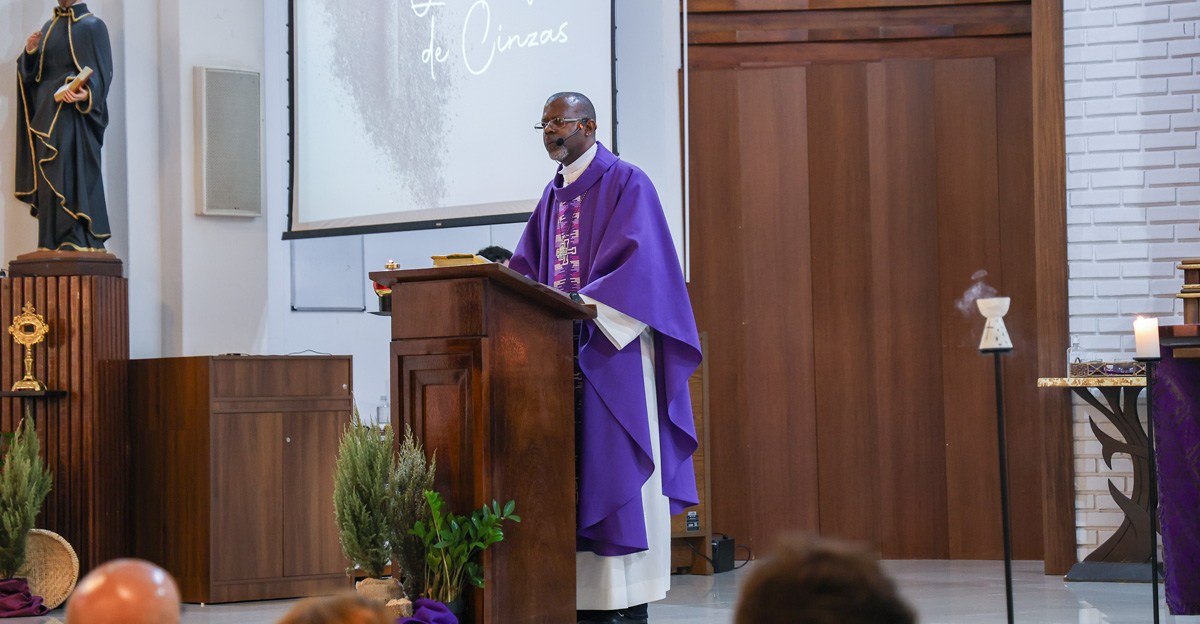 18022026-COLEGIO-CATARINENSE-MISSA-DE-IMPOSIÇÃO-DAS-CINZAS-SITE (12)