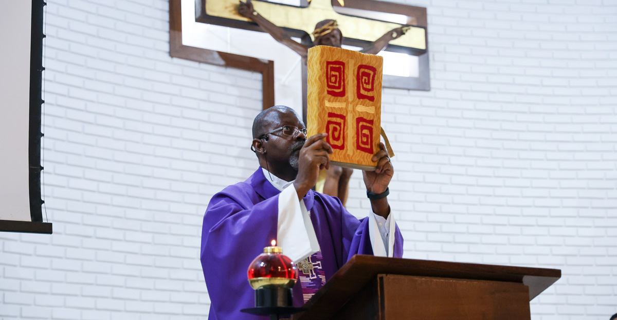 18022026-COLEGIO-CATARINENSE-MISSA-DE-IMPOSIÇÃO-DAS-CINZAS-SITE (7)