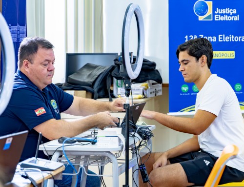 Alunos do Catarinense, entre 15 e 17 anos, participam de alistamento eleitoral